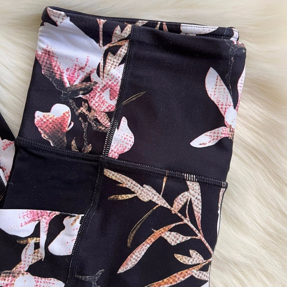 Athleta | Cropped Capri Floral Leggings Size Small - Picture 2 of 9